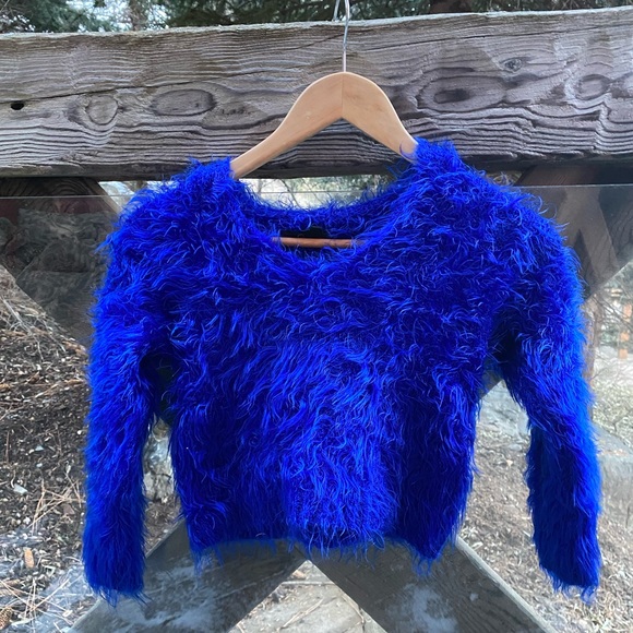 Y2K fuzzy cropped hoodie - Picture 8 of 11